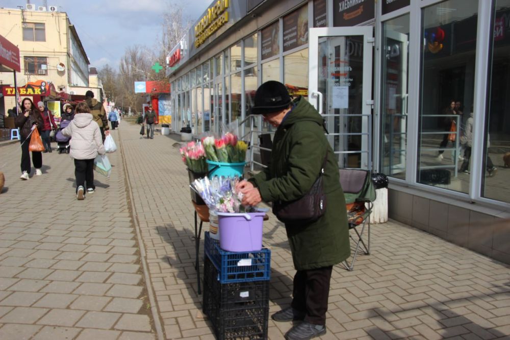 #городские_новости. Специалисты управления муниципального контроля проводят рейды по выявлению фактов незаконной торговли. Проверочные мероприятия проводятся на постоянной основе. В преддверии Международного женского дня... #городские_новости. Специалисты управления муниципального контроля проводят рейды по выявлению фактов незаконной торговли. Проверочные мероприятия проводятся на постоянной основе. В преддверии Международного женского дня...