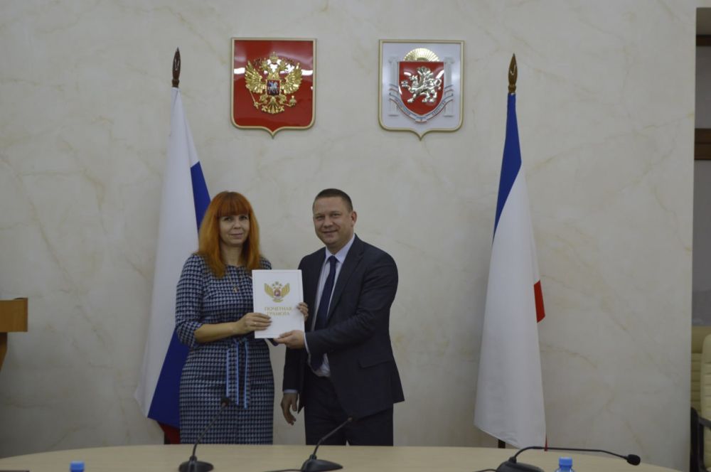 В Министерстве образования, науки и молодежи Республики Крым состоялось награждение педагогов и сотрудников образовательных учреждений, приуроченное к Международному женскому дню В Министерстве образования, науки и молодежи Республики Крым состоялось награждение педагогов и сотрудников образовательных учреждений, приуроченное к Международному женскому дню