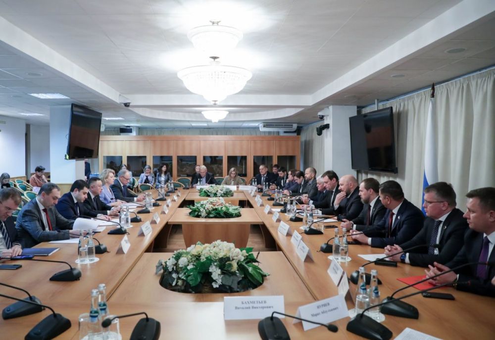 Юрий Нестеренко: В рамках подготовки к отчёту Правительства РФ по итогам 2024 года, провели рабочую встречу профильного комитета Государственной Думы, с министром строительства и жилищно-коммунального хозяйства Иреком... Юрий Нестеренко: В рамках подготовки к отчёту Правительства РФ по итогам 2024 года, провели рабочую встречу профильного комитета Государственной Думы, с министром строительства и жилищно-коммунального хозяйства Иреком...