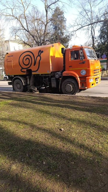 Стартовал весенний сезон механизированной уборки городских дорог Стартовал весенний сезон механизированной уборки городских дорог