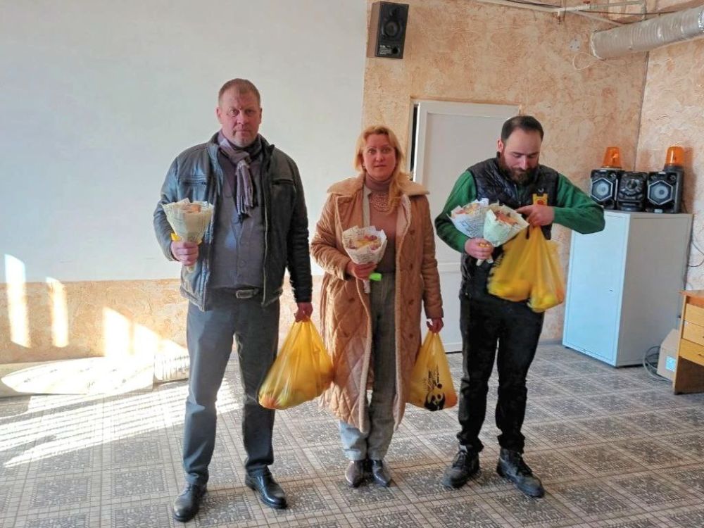 «Материнское сердце». В Гаспре в преддверии Международного женского дня поздравляли жительниц посёлка, имеющих статус детей войны «Материнское сердце». В Гаспре в преддверии Международного женского дня поздравляли жительниц посёлка, имеющих статус детей войны