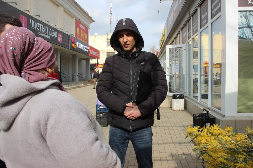 #городские_новости. Специалисты управления муниципального контроля проводят рейды по выявлению фактов незаконной торговли. Проверочные мероприятия проводятся на постоянной основе. В преддверии Международного женского дня... #городские_новости. Специалисты управления муниципального контроля проводят рейды по выявлению фактов незаконной торговли. Проверочные мероприятия проводятся на постоянной основе. В преддверии Международного женского дня...