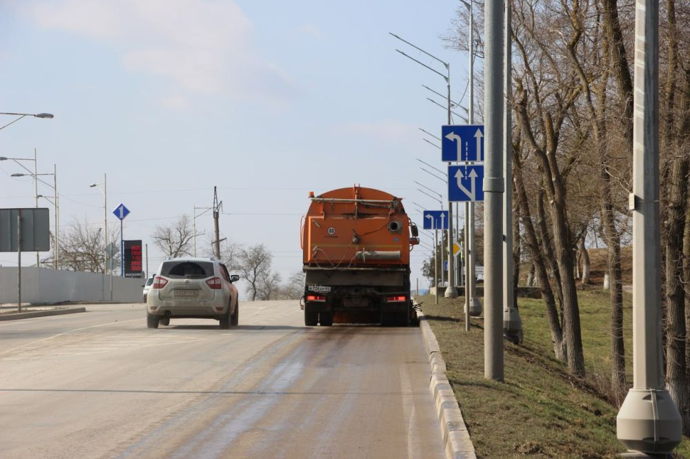 Стартовал весенний сезон механизированной уборки городских дорог Стартовал весенний сезон механизированной уборки городских дорог