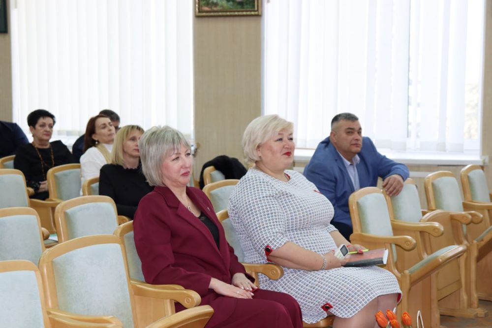 Сергей Петелин: В администрации Симферопольского района состоялось совещание с участием представителей Министерства внутренней политики, информации и связи и Министерства финансов Сергей Петелин: В администрации Симферопольского района состоялось совещание с участием представителей Министерства внутренней политики, информации и связи и Министерства финансов