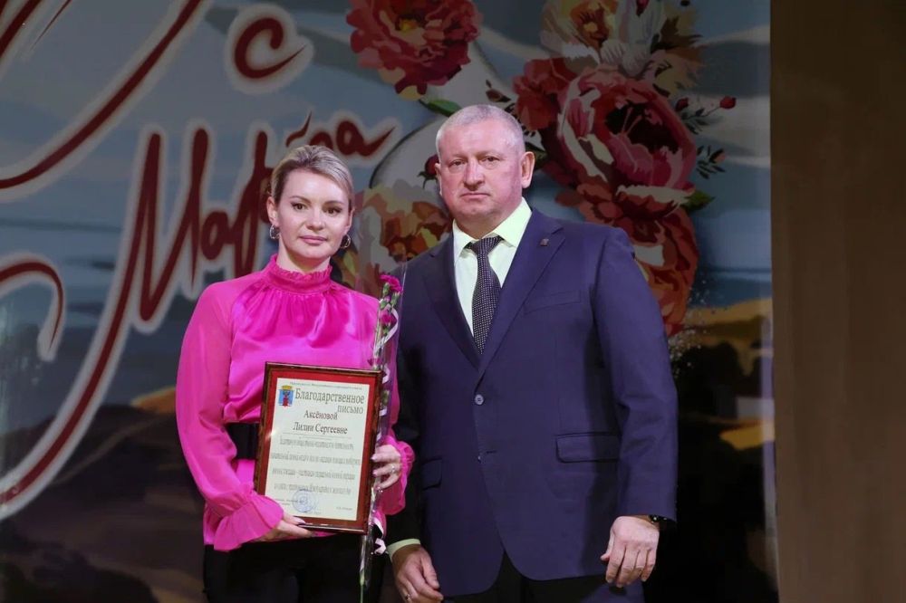 Сегодня в клубе войсковой части состоялся торжественный концерт с церемонией награждения, приуроченный к Международному женскому дню 8 Марта Сегодня в клубе войсковой части состоялся торжественный концерт с церемонией награждения, приуроченный к Международному женскому дню 8 Марта
