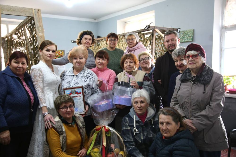 Дмитрий Скобликов: 8 марта впереди. В преддверии Международного женского дня поздравления решили начать с нашего женского коллектива, который занимается очень важным и значимым делом! Коллектив «Звезда» - это наш пункт... Дмитрий Скобликов: 8 марта впереди. В преддверии Международного женского дня поздравления решили начать с нашего женского коллектива, который занимается очень важным и значимым делом! Коллектив «Звезда» - это наш пункт...
