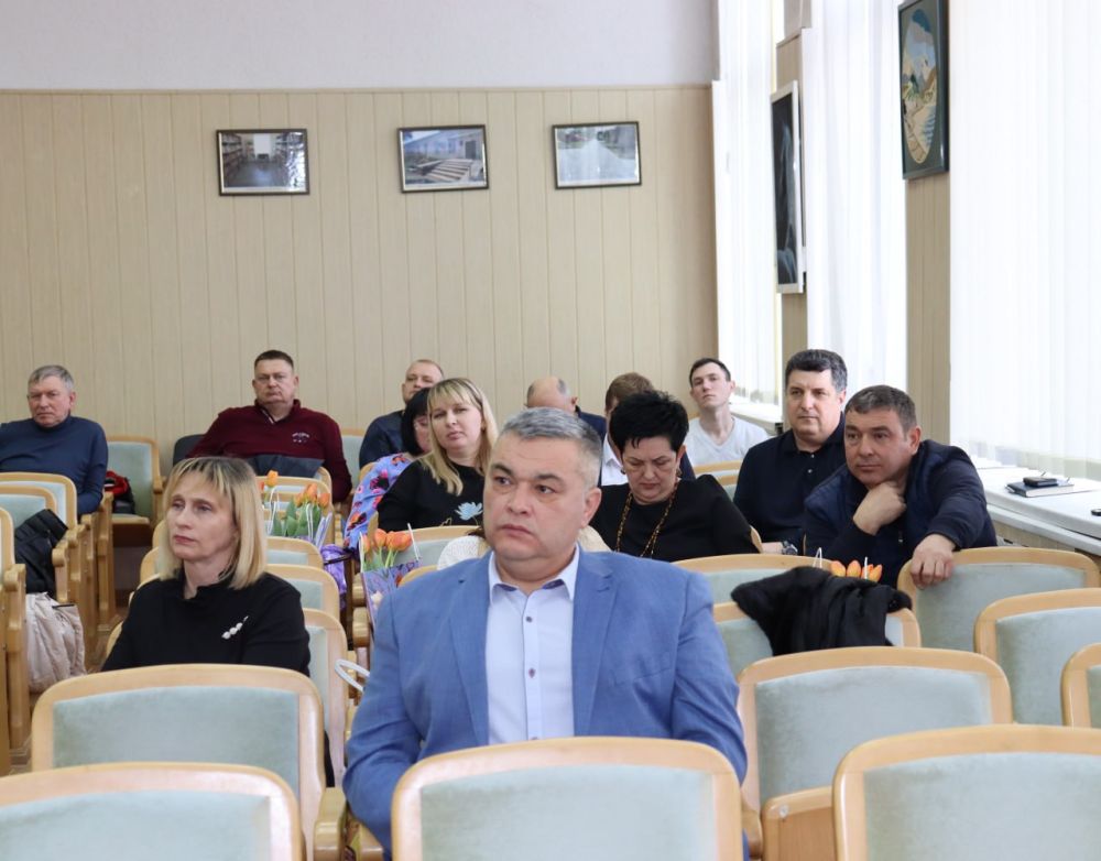 Сергей Петелин: В администрации Симферопольского района состоялось совещание с участием представителей Министерства внутренней политики, информации и связи и Министерства финансов Сергей Петелин: В администрации Симферопольского района состоялось совещание с участием представителей Министерства внутренней политики, информации и связи и Министерства финансов