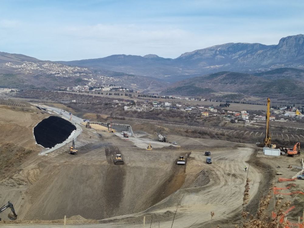 В Крыму продолжается строительство автомобильной дороги в обход Алушты В Крыму продолжается строительство автомобильной дороги в обход Алушты