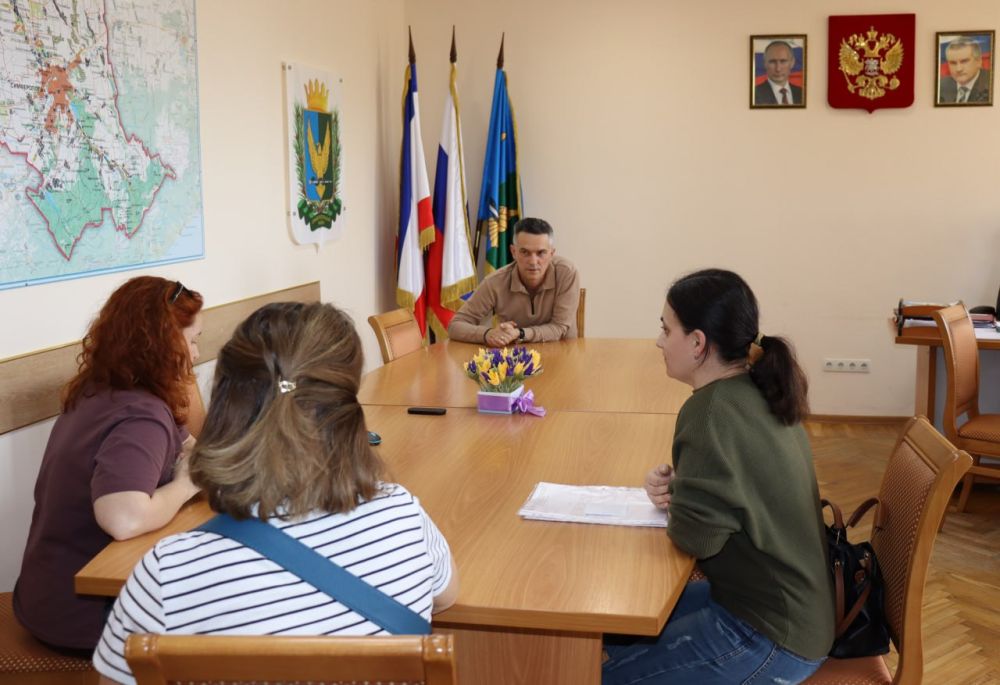Сергей Петелин: Провел очередной прием граждан, на котором обсуждались вопросы оформления земельных участков, включения СНТ в границы населенного пункта и получения земельного участка для индивидуального жилищного... Сергей Петелин: Провел очередной прием граждан, на котором обсуждались вопросы оформления земельных участков, включения СНТ в границы населенного пункта и получения земельного участка для индивидуального жилищного...
