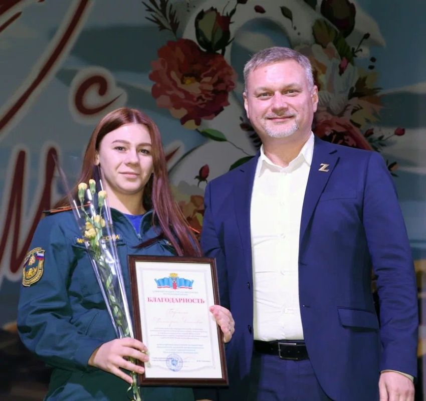 Игорь Ткаченко: Сегодня мы славили женщин. В клубе войсковой части состоялся концерт-поздравление в честь предстоящего женского праздника 8 Марта Игорь Ткаченко: Сегодня мы славили женщин. В клубе войсковой части состоялся концерт-поздравление в честь предстоящего женского праздника 8 Марта