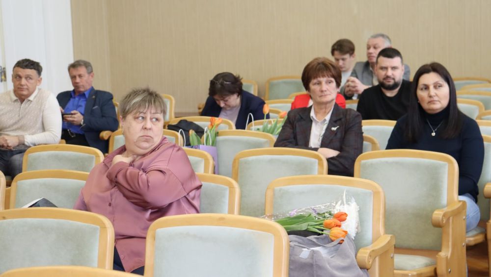 Сергей Петелин: В администрации Симферопольского района состоялось совещание с участием представителей Министерства внутренней политики, информации и связи и Министерства финансов Сергей Петелин: В администрации Симферопольского района состоялось совещание с участием представителей Министерства внутренней политики, информации и связи и Министерства финансов