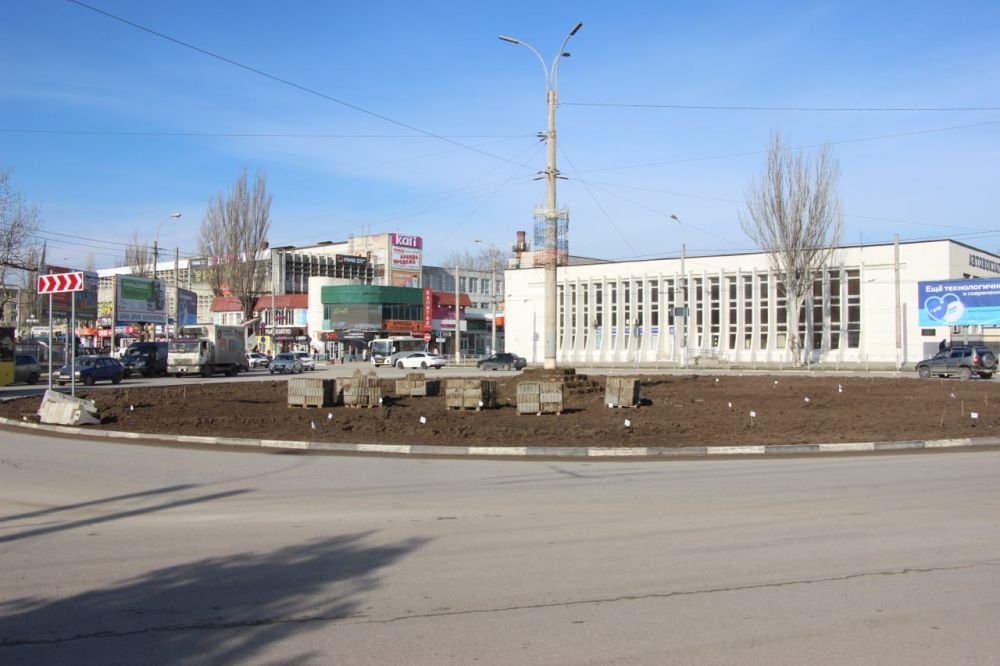 #зеленые_насаждения. Продолжаются работы по благоустройству транспортных колец на автовокзале и на перекрестке ул. Чкалова #зеленые_насаждения. Продолжаются работы по благоустройству транспортных колец на автовокзале и на перекрестке ул. Чкалова