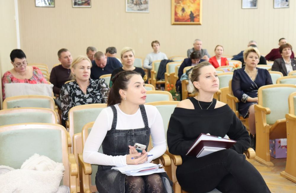 Сергей Петелин: В администрации Симферопольского района состоялось совещание с участием представителей Министерства внутренней политики, информации и связи и Министерства финансов Сергей Петелин: В администрации Симферопольского района состоялось совещание с участием представителей Министерства внутренней политики, информации и связи и Министерства финансов