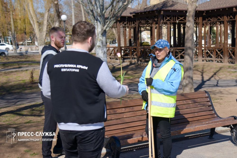 В Евпатории прошла акция «Вам, любимые» В Евпатории прошла акция «Вам, любимые»
