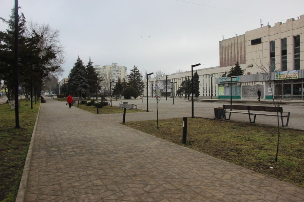 #жкх. Сотрудники Службы городского хозяйства очищают ливневку за домами №25 и №27 по ул. Свердлова #жкх. Сотрудники Службы городского хозяйства очищают ливневку за домами №25 и №27 по ул. Свердлова