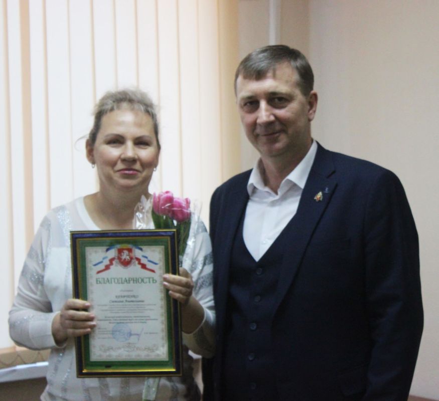 Алексей Ерёменко: В преддверии Международного женского дня поздравил сотрудниц министерства с наступающим праздником и вручил нашим прекрасным женщинам заслуженные награды! Алексей Ерёменко: В преддверии Международного женского дня поздравил сотрудниц министерства с наступающим праздником и вручил нашим прекрасным женщинам заслуженные награды!