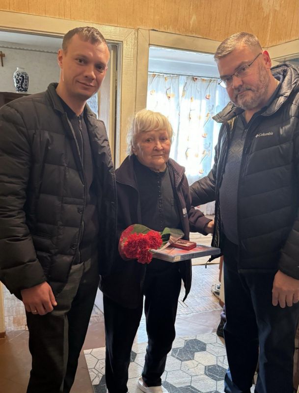 Галина Огнёва: Продолжаем вручать юбилейные медали жителям Алуштинского муниципалитета, которые прошли сложный путь военного времени, приближая День Великой Победы своим трудом Галина Огнёва: Продолжаем вручать юбилейные медали жителям Алуштинского муниципалитета, которые прошли сложный путь военного времени, приближая День Великой Победы своим трудом