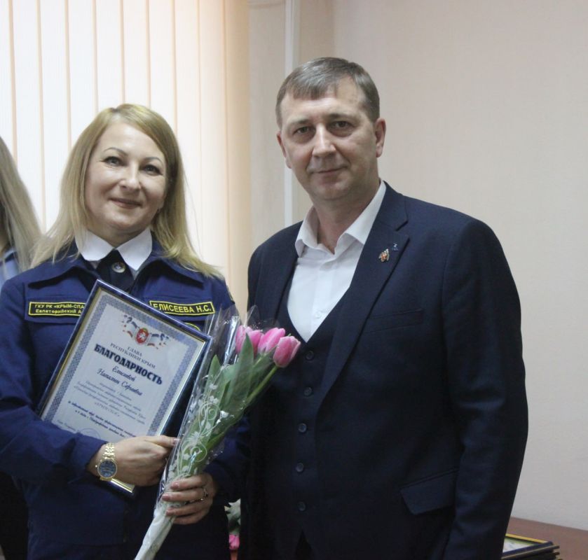 Алексей Ерёменко: В преддверии Международного женского дня поздравил сотрудниц министерства с наступающим праздником и вручил нашим прекрасным женщинам заслуженные награды! Алексей Ерёменко: В преддверии Международного женского дня поздравил сотрудниц министерства с наступающим праздником и вручил нашим прекрасным женщинам заслуженные награды!