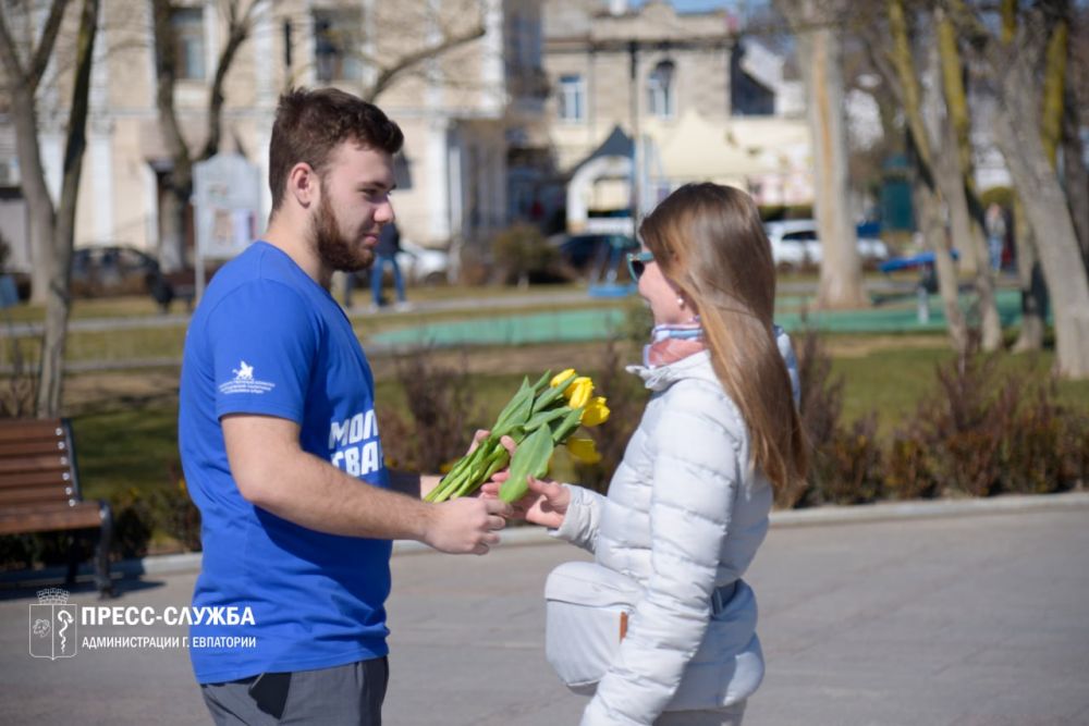 В Евпатории прошла акция «Вам, любимые» В Евпатории прошла акция «Вам, любимые»