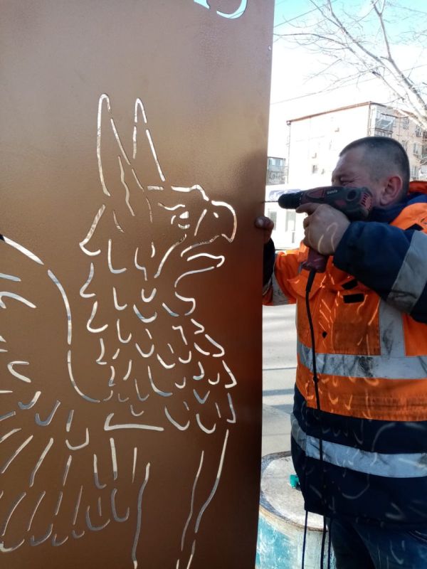 Керченский филиал ГУП РК «Крымавтодор» выполняет восстановление боковых и задних элементов остановочных павильонов Керченский филиал ГУП РК «Крымавтодор» выполняет восстановление боковых и задних элементов остановочных павильонов