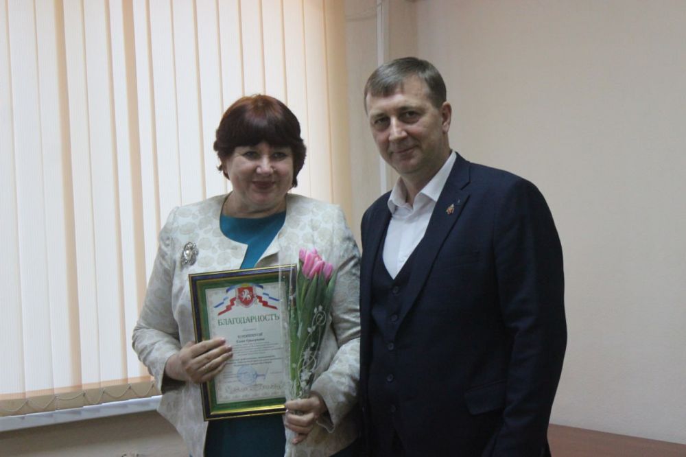 Алексей Ерёменко: В преддверии Международного женского дня поздравил сотрудниц министерства с наступающим праздником и вручил нашим прекрасным женщинам заслуженные награды! Алексей Ерёменко: В преддверии Международного женского дня поздравил сотрудниц министерства с наступающим праздником и вручил нашим прекрасным женщинам заслуженные награды!