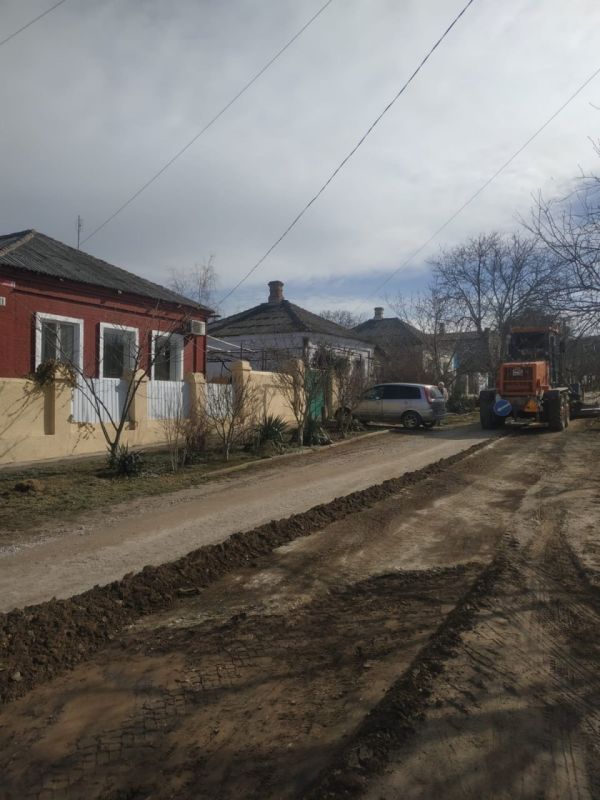 #жкх. С 1 марта силами Керченского филиала ГУП РК «Крымавтодор» выполняется грейдирование грунтовых дорог. За неделю грейдировано уже 10 километров дорог в Мичурино и в районе ул. Комарова. Сейчас работает 2 бригады с... #жкх. С 1 марта силами Керченского филиала ГУП РК «Крымавтодор» выполняется грейдирование грунтовых дорог. За неделю грейдировано уже 10 километров дорог в Мичурино и в районе ул. Комарова. Сейчас работает 2 бригады с...
