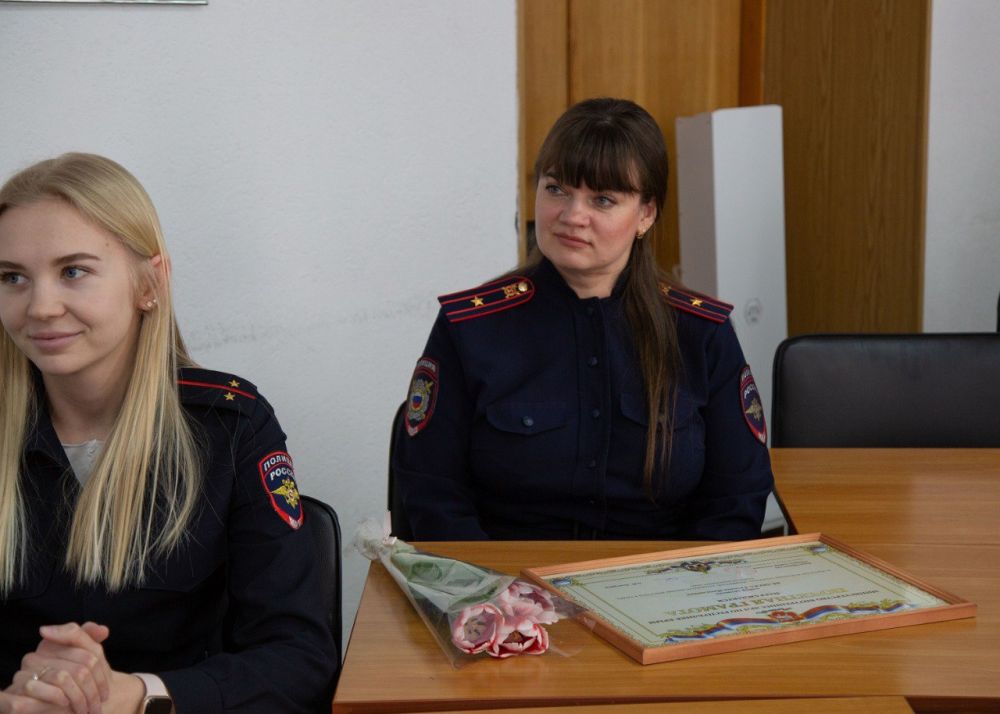 В МВД по Республике Крым в преддверии Международного женского дня состоялось награждение женщин-полицейских Управления по обеспечению охраны общественного порядка В МВД по Республике Крым в преддверии Международного женского дня состоялось награждение женщин-полицейских Управления по обеспечению охраны общественного порядка