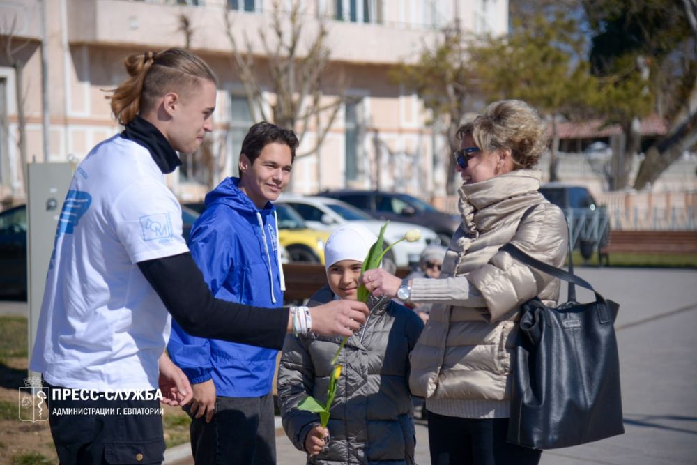 В Евпатории прошла акция «Вам, любимые» В Евпатории прошла акция «Вам, любимые»