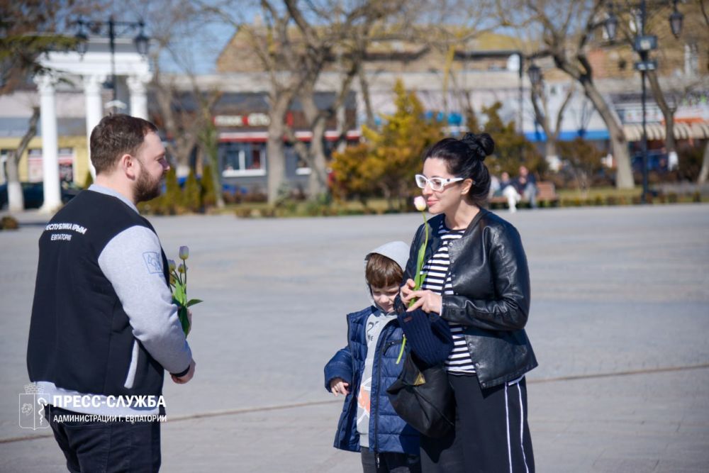 В Евпатории прошла акция «Вам, любимые» В Евпатории прошла акция «Вам, любимые»