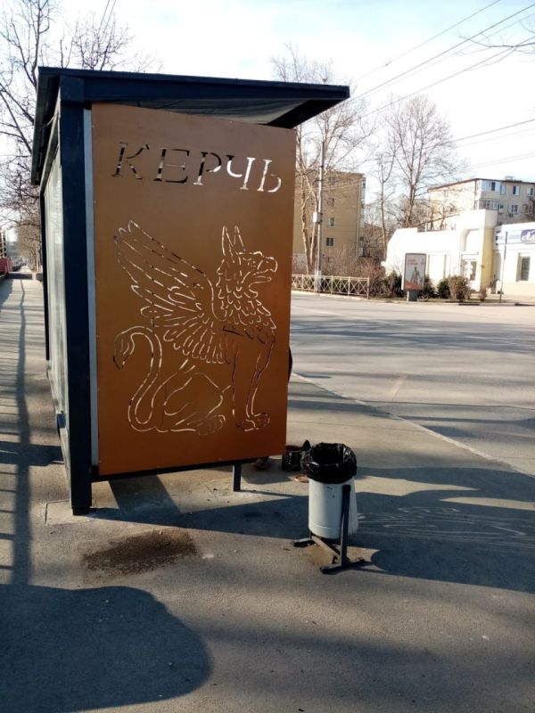 Керченский филиал ГУП РК «Крымавтодор» выполняет восстановление боковых и задних элементов остановочных павильонов Керченский филиал ГУП РК «Крымавтодор» выполняет восстановление боковых и задних элементов остановочных павильонов