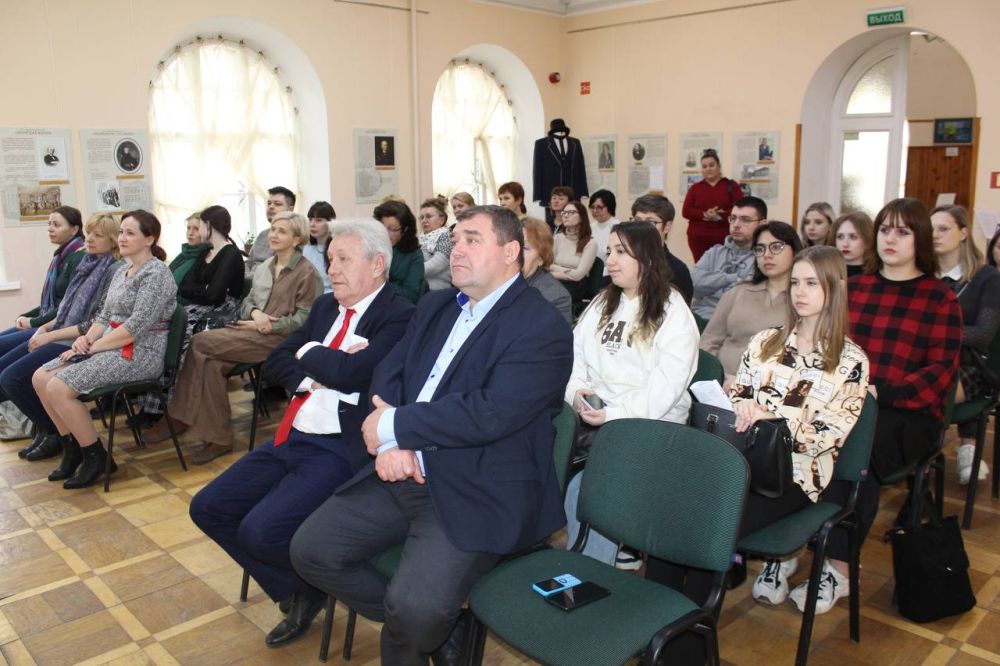 Открытие выставки «Как сердцу высказать тебя…» Открытие выставки «Как сердцу высказать тебя…»