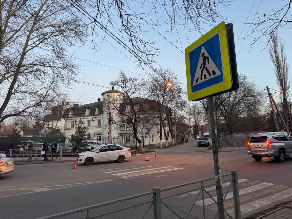 Сотрудники полиции г. Симферополя проводят проверку по факту наезда на несовершеннолетнего пешехода Сотрудники полиции г. Симферополя проводят проверку по факту наезда на несовершеннолетнего пешехода