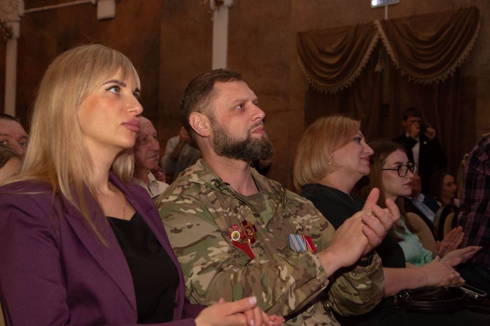 В крымской столице поздравили с 8 марта матерей и жён участников СВО В крымской столице поздравили с 8 марта матерей и жён участников СВО