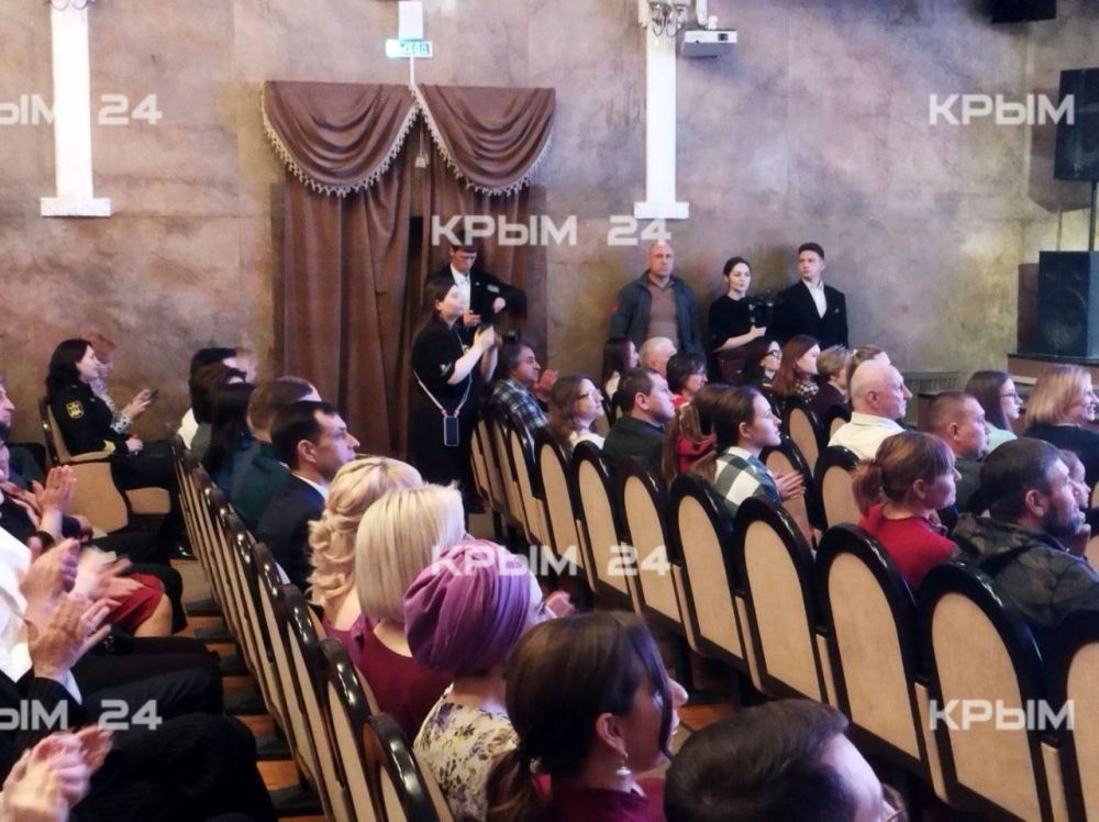Аксёнов поздравил жён, матерей, сестёр и дочерей участников СВО с 8 Марта Аксёнов поздравил жён, матерей, сестёр и дочерей участников СВО с 8 Марта