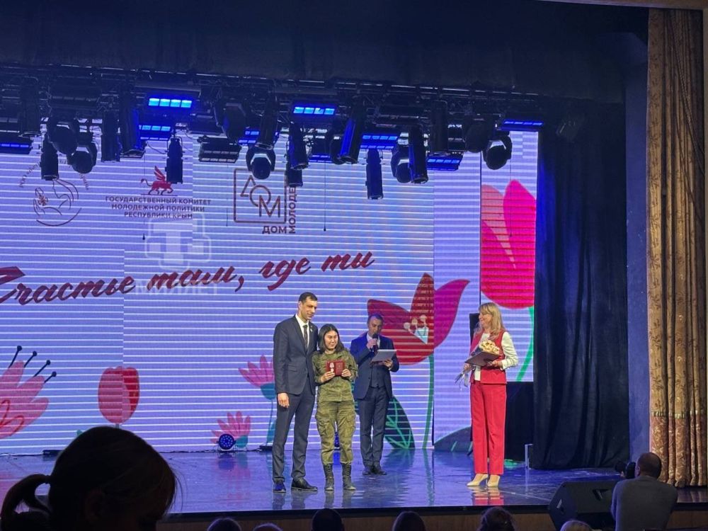 Торжественный концерт, посвященный матерям и женам героев, участвующих в специальной военной операции, состоялся в Крымскотатарском государственном академическом музыкально-драматическом театре Торжественный концерт, посвященный матерям и женам героев, участвующих в специальной военной операции, состоялся в Крымскотатарском государственном академическом музыкально-драматическом театре