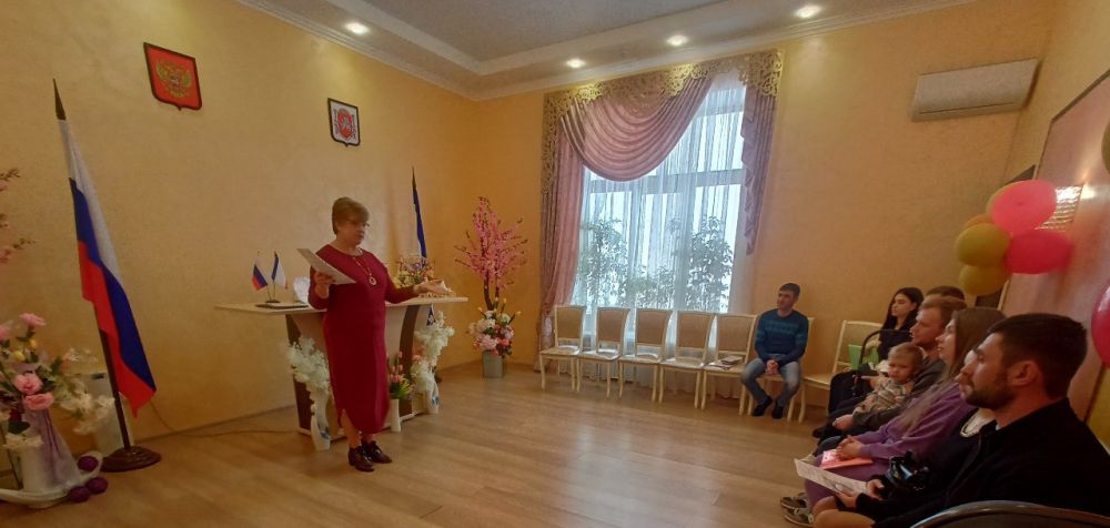 Сегодня мы расскажем о блоке мероприятий отделов ЗАГС Крыма, посвящённом прекрасному празднику Международному женскому дню. Сегодня мы расскажем о блоке мероприятий отделов ЗАГС Крыма, посвящённом прекрасному празднику Международному женскому дню.