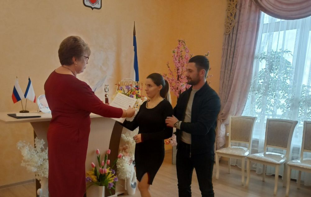 Сегодня мы расскажем о блоке мероприятий отделов ЗАГС Крыма, посвящённом прекрасному празднику Международному женскому дню. Сегодня мы расскажем о блоке мероприятий отделов ЗАГС Крыма, посвящённом прекрасному празднику Международному женскому дню.