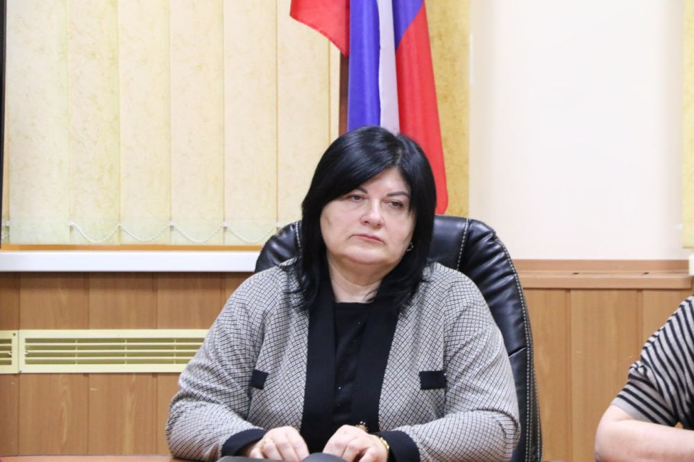 Ольга Урайкина: Сегодня совместно с главой администрации Бахчисарайского района Анжеликой Ястребовой провели аппаратное совещание при участии заместителей главы администрации района и глав сельских поселений Ольга Урайкина: Сегодня совместно с главой администрации Бахчисарайского района Анжеликой Ястребовой провели аппаратное совещание при участии заместителей главы администрации района и глав сельских поселений