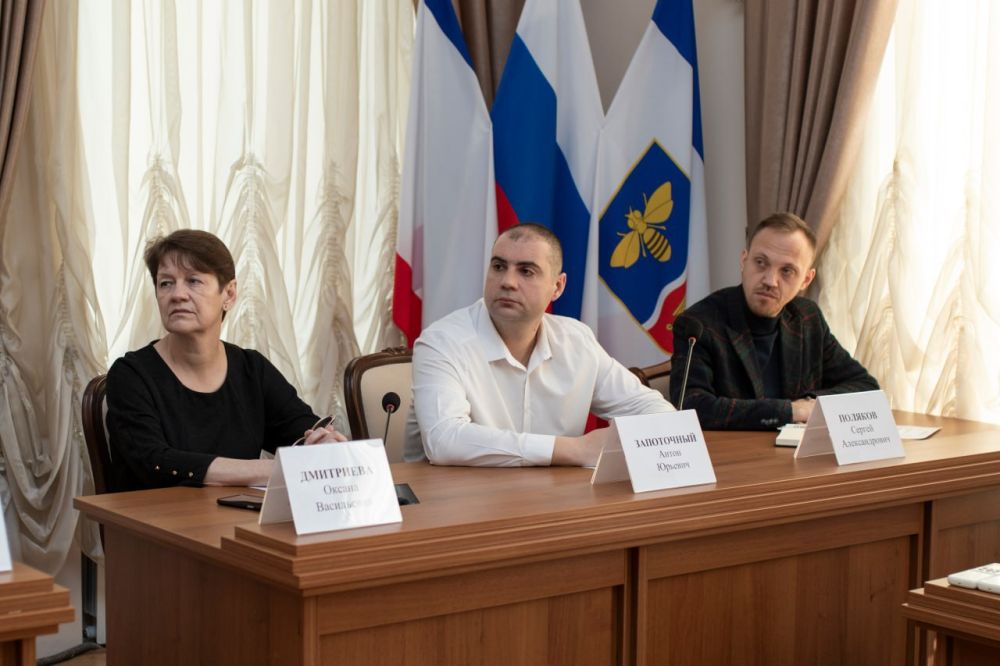 В Симферополе состоялось оперативно-хозяйственное совещание, в ходе которого руководители структурных подразделений отчитались о проделанной работе В Симферополе состоялось оперативно-хозяйственное совещание, в ходе которого руководители структурных подразделений отчитались о проделанной работе