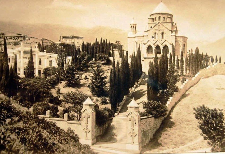 В этот день 165 лет назад родился известный армянский художник Вардгес Акопович Суреньянц (1860-1921) В этот день 165 лет назад родился известный армянский художник Вардгес Акопович Суреньянц (1860-1921)