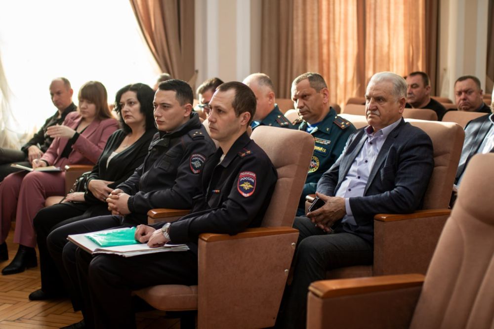 В Симферополе состоялось оперативно-хозяйственное совещание, в ходе которого руководители структурных подразделений отчитались о проделанной работе В Симферополе состоялось оперативно-хозяйственное совещание, в ходе которого руководители структурных подразделений отчитались о проделанной работе