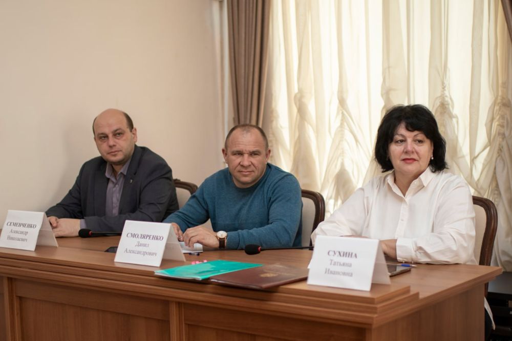 В Симферополе состоялось оперативно-хозяйственное совещание, в ходе которого руководители структурных подразделений отчитались о проделанной работе В Симферополе состоялось оперативно-хозяйственное совещание, в ходе которого руководители структурных подразделений отчитались о проделанной работе