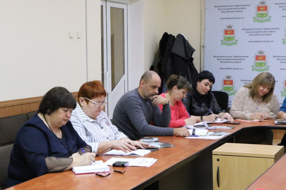Ольга Урайкина: Сегодня совместно с главой администрации Бахчисарайского района Анжеликой Ястребовой провели аппаратное совещание при участии заместителей главы администрации района и глав сельских поселений Ольга Урайкина: Сегодня совместно с главой администрации Бахчисарайского района Анжеликой Ястребовой провели аппаратное совещание при участии заместителей главы администрации района и глав сельских поселений