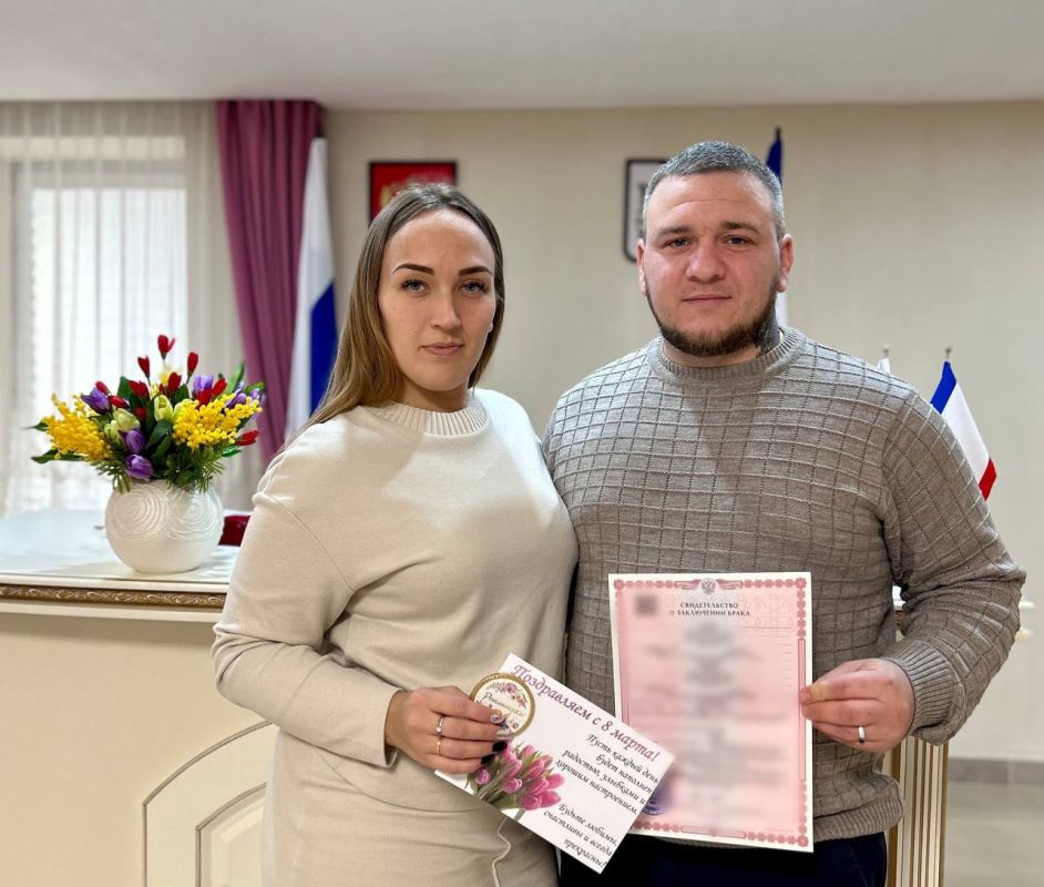 Симферопольский районный отдел ЗАГС к Международному женскому дню торжественно распахнул свои двери для пар, решивших связать себя узами брака Симферопольский районный отдел ЗАГС к Международному женскому дню торжественно распахнул свои двери для пар, решивших связать себя узами брака