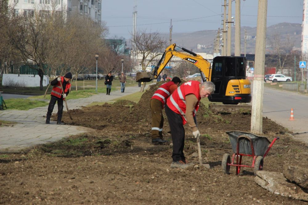 #жкх. Стартовали работы по занижению газонов. С установлением теплой погоды подрядная организация приступила к снятию лишнего грунта. Сегодня газоны выравнивали на ул. Ворошилова. Понижение уровня грунта направлено на... #жкх. Стартовали работы по занижению газонов. С установлением теплой погоды подрядная организация приступила к снятию лишнего грунта. Сегодня газоны выравнивали на ул. Ворошилова. Понижение уровня грунта направлено на...