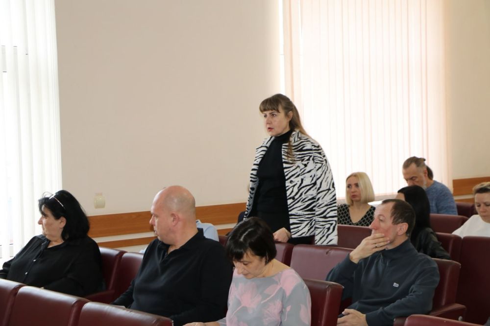 Игорь Ткаченко: Рабочая неделя традиционно началась с аппаратного совещания с руководителями отраслевых подразделений администрации: подвели итоги и наметили план на предстоящую семидневку Игорь Ткаченко: Рабочая неделя традиционно началась с аппаратного совещания с руководителями отраслевых подразделений администрации: подвели итоги и наметили план на предстоящую семидневку