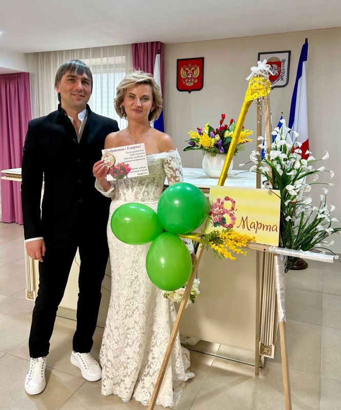 Симферопольский районный отдел ЗАГС к Международному женскому дню торжественно распахнул свои двери для пар, решивших связать себя узами брака Симферопольский районный отдел ЗАГС к Международному женскому дню торжественно распахнул свои двери для пар, решивших связать себя узами брака
