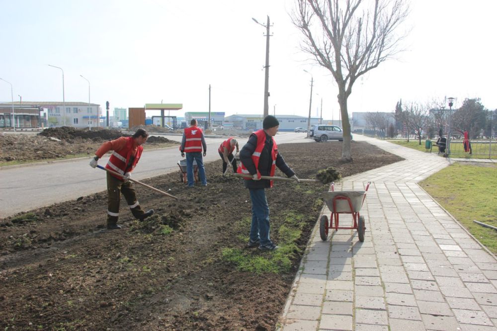 #жкх. Стартовали работы по занижению газонов. С установлением теплой погоды подрядная организация приступила к снятию лишнего грунта. Сегодня газоны выравнивали на ул. Ворошилова. Понижение уровня грунта направлено на... #жкх. Стартовали работы по занижению газонов. С установлением теплой погоды подрядная организация приступила к снятию лишнего грунта. Сегодня газоны выравнивали на ул. Ворошилова. Понижение уровня грунта направлено на...