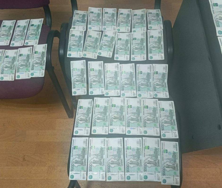 Участковые уполномоченные полиции Симферопольского района по горячим следам установили и задержали подозреваемого в краже денег Участковые уполномоченные полиции Симферопольского района по горячим следам установили и задержали подозреваемого в краже денег