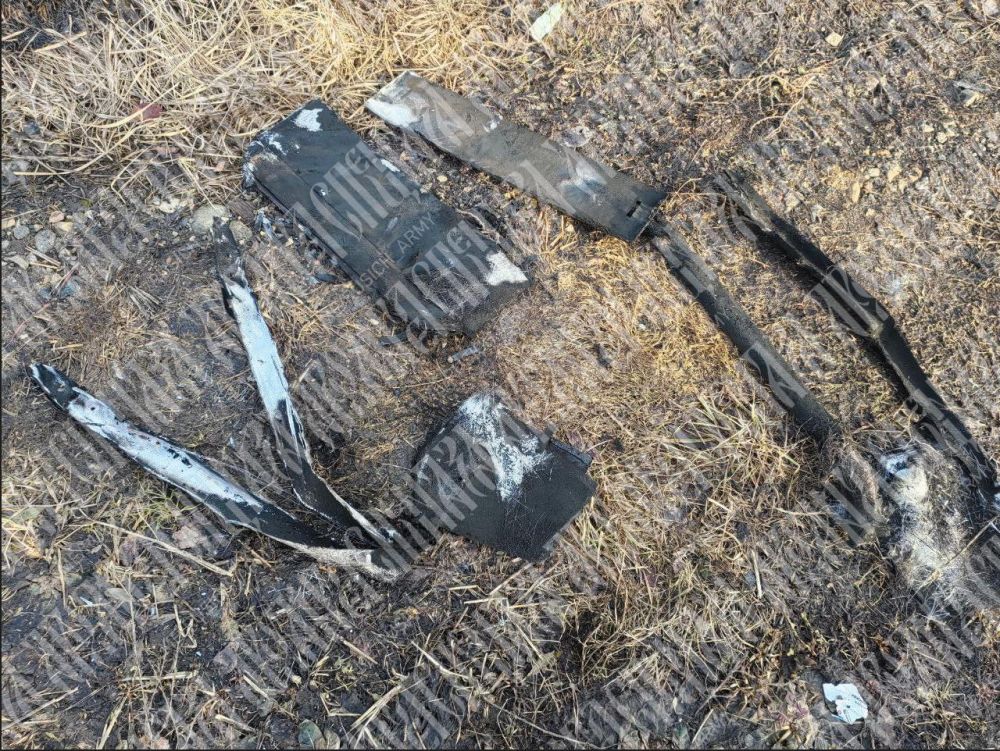 Обломки одного из беспилотников, сбитых в ходе ночного налета ВСУ на российские территории Обломки одного из беспилотников, сбитых в ходе ночного налета ВСУ на российские территории